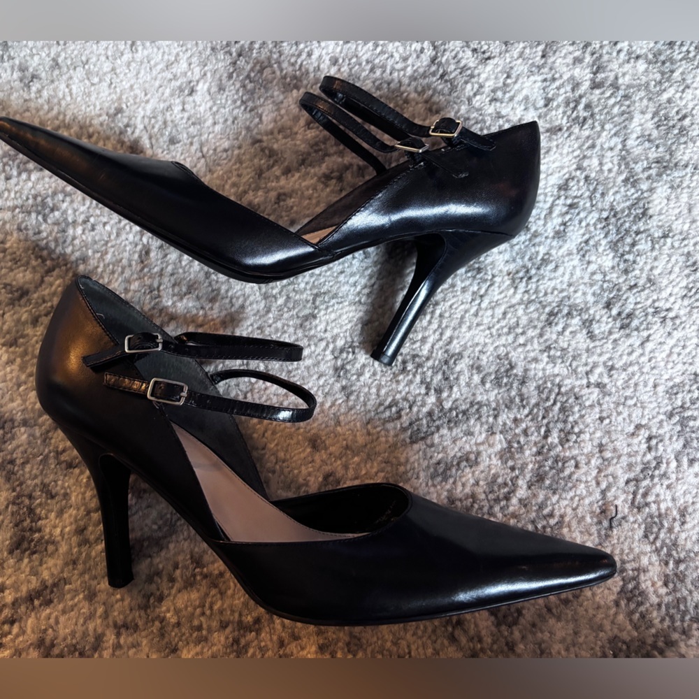 Nine West Genuine leather Black strappy heels Size: 9M